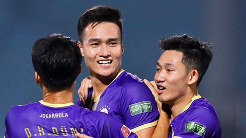 Hà Nội FC bổ sung trung vệ, chia tay Bùi Hoàng Việt Anh và Văn Kiên